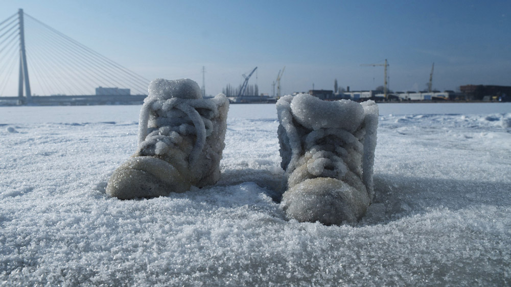 Sigalit Landau Salt Crystal Shoes on a Frozen Lake, Gdansk 2011 Still Video with sound, 11’’04’ © Sigalit Landau Courtesy the artist, kamel mennour, Paris