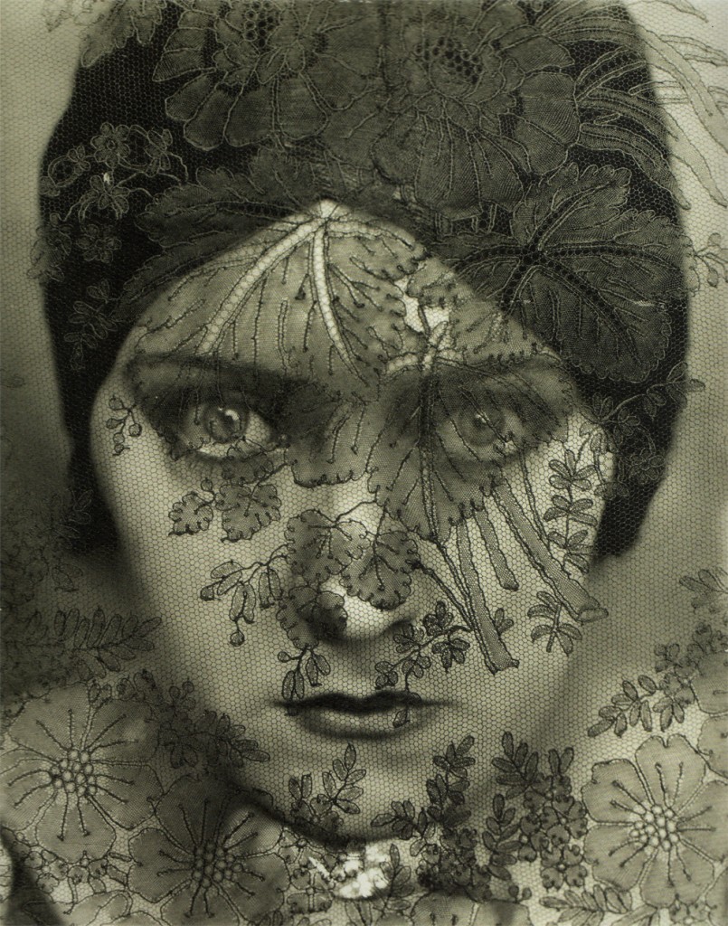 STEICHEN, Edward - Gloria Swanson - 1924 © Permission of the Estate of Edward Steichen | Courtesy George Eastman House