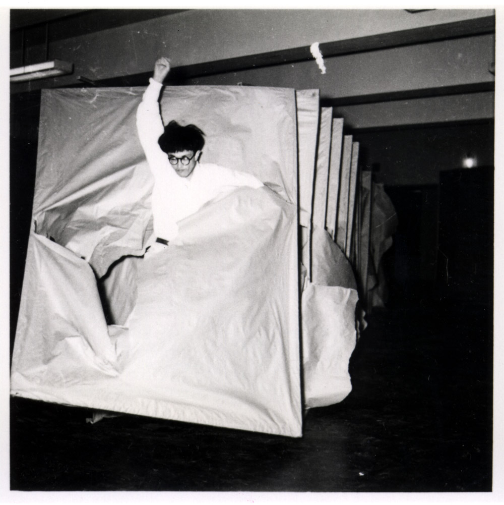 Gutai: Splendid Playground Murakami Saburō Passing Through, 1956 Performance view: 2nd Gutai Art Exhibition, Ohara Kaikan, Tokyo, ca. October 11–17, 1956 © Makiko Murakami and the former members of the Gutai Art Association, courtesy Museum of Osaka University