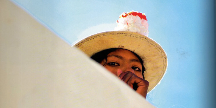 La bambina...sembra lei a fotografare il fotografo