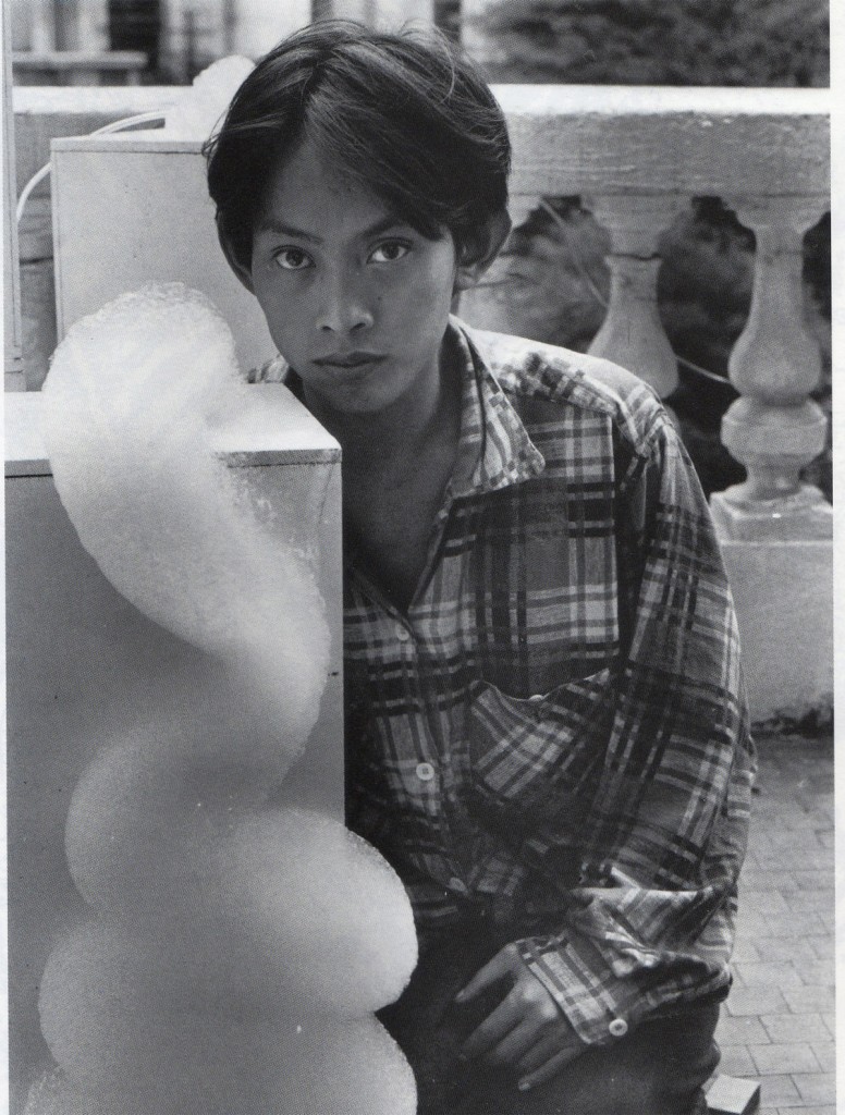 David-Medalla-with-Cloud-Canyons-n.2-bubble-machine-London-1964