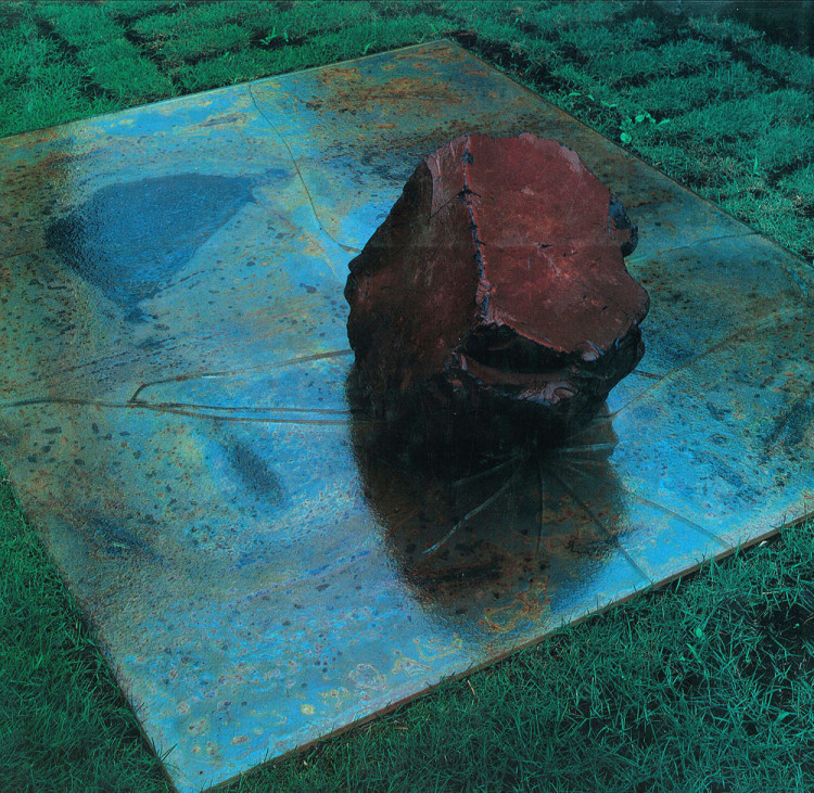 Lee Ufan: Marking Infinity Lee Ufan Relatum (formerly Phenomena and Perception B), 1968/69 Steel, glass, and stone Plates, 1 x 140 x 171 cm each; stone, approximately 40 cm high Private collection Installation view: Outside Lee Ufan’s studio, Kamakura, Japan, 1982 Photo courtesy Lee Ufan