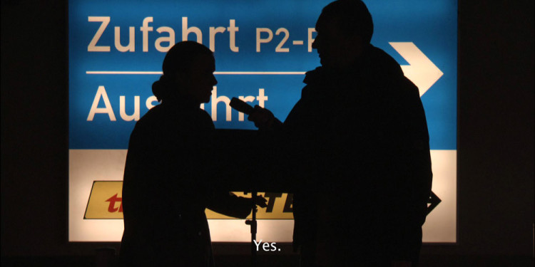 Hajnal Németh: ÖSSZEOMLÁS - Passzív Interjú, video still, 2011, operatőr: Imreh István