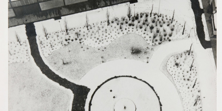 MOHOLY-NAGY László View from the Radio Tower, Berlin, 1928 Gelatin silver print, 28 x 21.3 cm Private collection ©Hattula Moholy-Nagy/VEGAP 2011