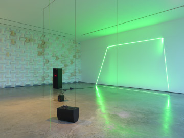 Haroon Mirza Backfade_5, 2011 mixed media Courtesy the artist and Lisson Gallery