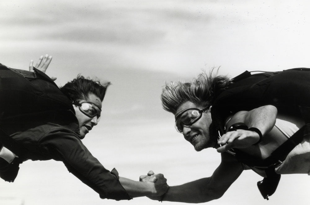 Point Break. 1991. USA/Japan. Directed by Kathryn Bigelow. Pictured: Keanu Reeves and Patrick Swayze. Image courtesy of Richard Foreman, © 1991 Largo Entertainment.