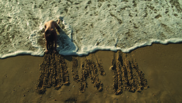 Sigalit Landau Mermaids (Erasing the Border of Azkelon), 2011 Still Video projection on the floor, with sound, 12”21’ © Sigalit Landau Courtesy the artist and kamel mennour, Paris