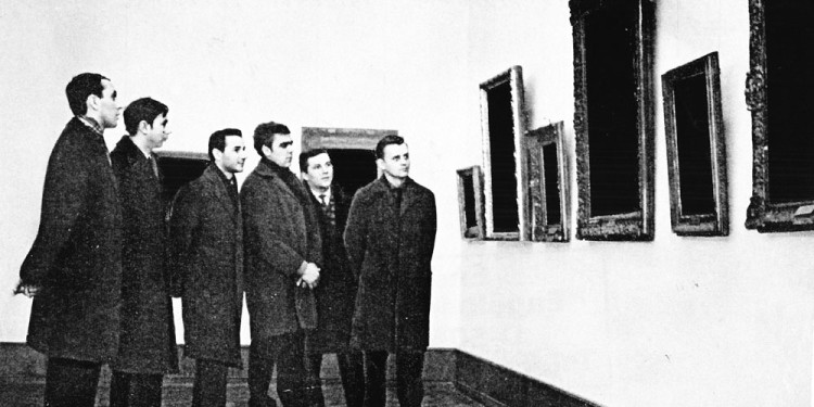 Tót Endre: Ein Besuch im Museum| Látogatás a múzeumban, 1972 A művész jóvoltából Endre Tot: Ein Besuch im Museum| Museum Visit, 1972 Courtesy of the artist