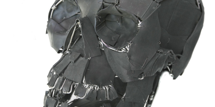 Vladimir Kozin, Teschio 2007 Pneumatico, filo metallico Skull 2007 Car rubber, wire, layup