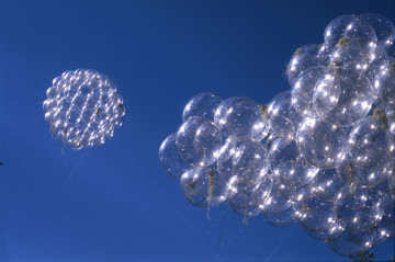 Tomás Saraceno Flying Garden/Air-Port-City, 2005 Courtesy: The artist and Andersen's Contemporary, Tanya Bonakdar Gallery, pinksummer contemporary art, Foto: Sillani