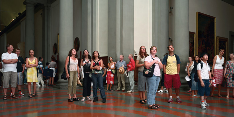 Thomas Struth Audience 4 (Galleria Dell'Accademia), Florenz, 2004 C-print mounted on UV Plexiglas 185.1 x 341.6 x 6.3 cm © Thomas Struth. Courtesy of the artist and Marian Goodman Gallery, New York / Paris