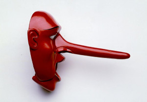 LUIGI ONTANI PinOcchio, 1981 maschera in legno / wooden mask Courtesy l’artista e Galleria Lorcan O’Neill, Roma / Courtesy the artist and Galleria Lorcan O’Neill, Rome. Realizzata a Bali con I Wayan Sukarya