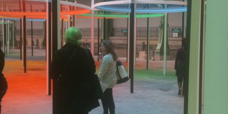 foto di Véra Amsellem, Daniel Buren, Excentrique(s), travail in situ, 2012, Monumenta, Grand Palais, Paris