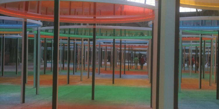 foto di Véra Amsellem, Daniel Buren, Excentrique(s), travail in situ, 2012, Monumenta, Grand Palais, Paris