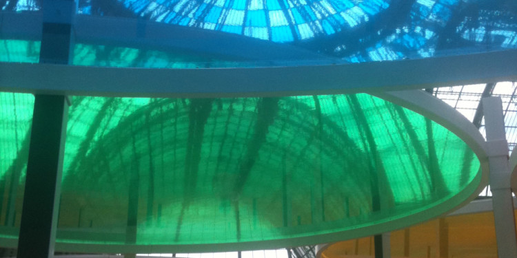 foto di Véra Amsellem, Daniel Buren, Excentrique(s), travail in situ, 2012, Monumenta, Grand Palais, Paris