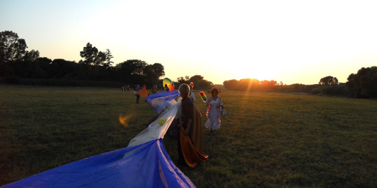 Performance partecipativa Rainbow in Caffarella Valley in Rome - London Biennale Pollination 5.7.2012