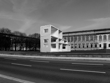 MARCEL DUCHAMP - LE MYSTÈRE DE MUNICH Rudolf Herz, Marcel Duchamp - Le mystère de Munich, in front of the Alte Pinakothek, München 2012 photo montage: Hans Döring © Rudolf Herz