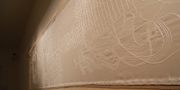 STATO DI FAMIGLIA - Crochet de Lunéville-Fugato for eight embroiderers and amplified frame, 2011, Embroidery frame in solid Spruce (600 x 120 cm) - Fabric satin duchessse /560 x 140 cm) embroidered with crystal Jais - a particular piece of masterpiece