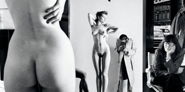 Immagine 3 Helmut Newton Autoritratto con la moglie e le modelle Vogue Studio, Paris 1981 © Helmut Newton Estate