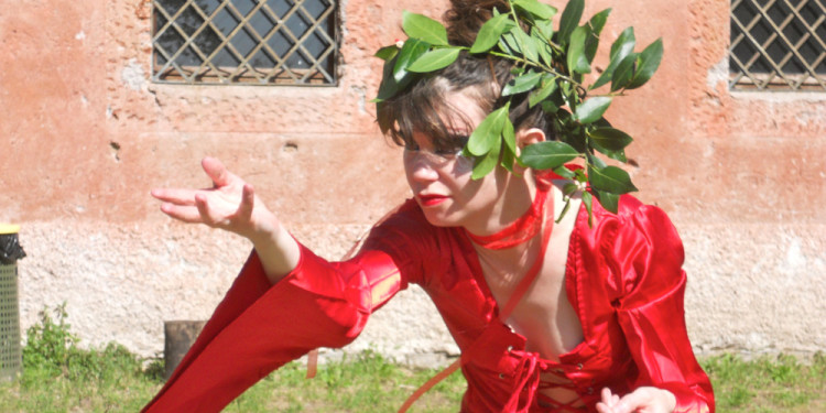 Jo Roberts, performance Altar to the Goddess – Casale Ex Mulino – Caffarella - June 2nd, 2013