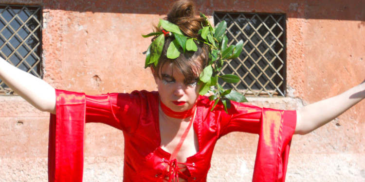 Jo Roberts, performance Altar to the Goddess – Casale Ex Mulino – Caffarella - June 2nd, 2013