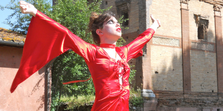 Jo Roberts, performance Altar to the Goddess – Casale Ex Mulino – Caffarella - June 2nd, 2013