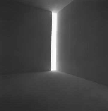 James Turrell - Ronin, 1968 - Fluorescent light, dimensions variable - Collection of the artist © James Turrell Installation view: Jim Turrell, Stedelijk Museum, Amsterdam, April 9–May 23, 1976 - Photo: Courtesy the Stedelijk Museum