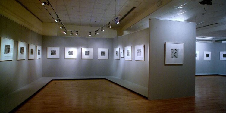 111 Allestimento della mostra Donato Di Zio. Dentro al Pelago, a cura di Gillo Dorfles, al Museo d'Arte Moderna Vittoria Colonna di Pescara, 2006