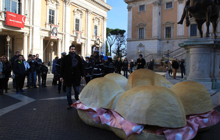 Monumento al panino, Piazza del Campidoglio, Roma 6 gennaio ore 12