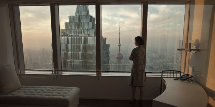 Isaac Julien. Hotel (Ten Thousand Waves). 2010. Endura Ultra Photograph. 180 x 240 cm. Courtesy of the artist, Metro Pictures, New York and Victoria Miro Gallery, London